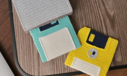 Unusual Crochet: Check Out 203gow’s External Floppy Disk Drive With Disks!