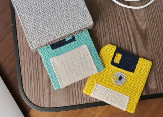 Unusual Crochet: Check Out 203gow’s External Floppy Disk Drive With Disks!