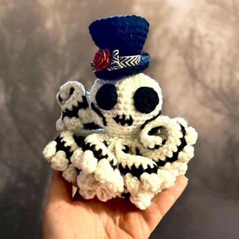 cthulhu patterns by designed by Jessica Bogach of Octopus Army Crochet #crochet #amigurumi