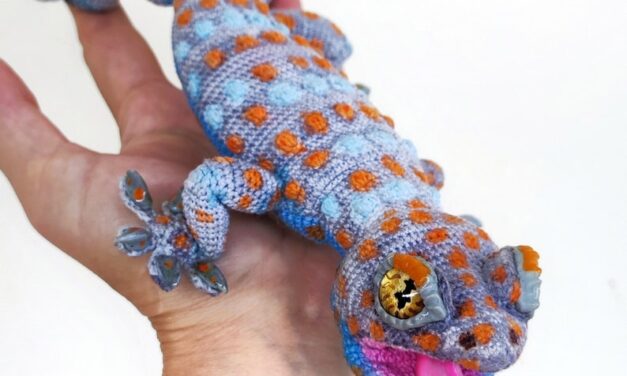 This Realistic Tokay Gecko Amigurumi Pattern From Tricks Of The Crochet Is So Impressive!