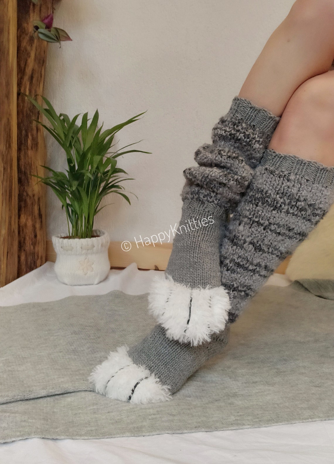 Knit a Pair of Kitty-Cat 'Socks Paws' Designed By Violetta Vozna ... Wow Now, Meow!
