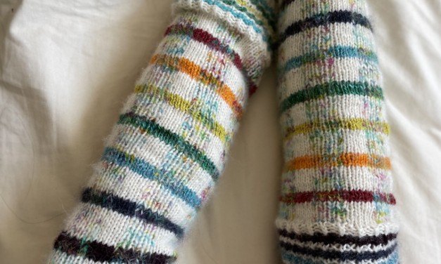 Knit a Pair of 80s Plaid Leg Warmers … These Are Cool.