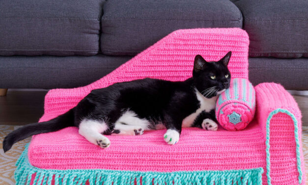 Red Heart’s Latest Take On The Popular Kitty-Cat Couch … a ‘Chaise-Style Lounge’