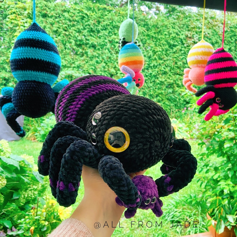Crochet This Sweet & Silly Spider Family ... Adorable Amigurumi Alert!