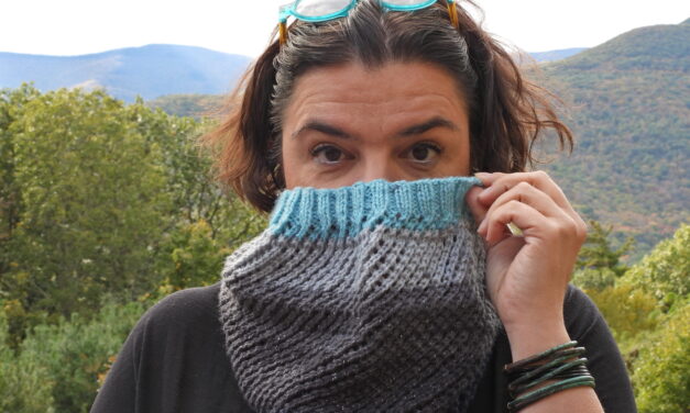 Easy Sloped Infinity Cowl Pattern For Knitters