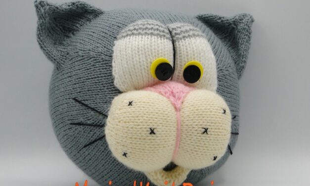 Purr-fect Your Space: Knit Up a Popular Tom Cat Cushion!