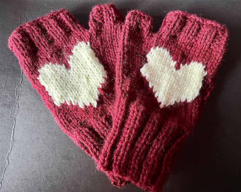 knit gloves pattern #knitting