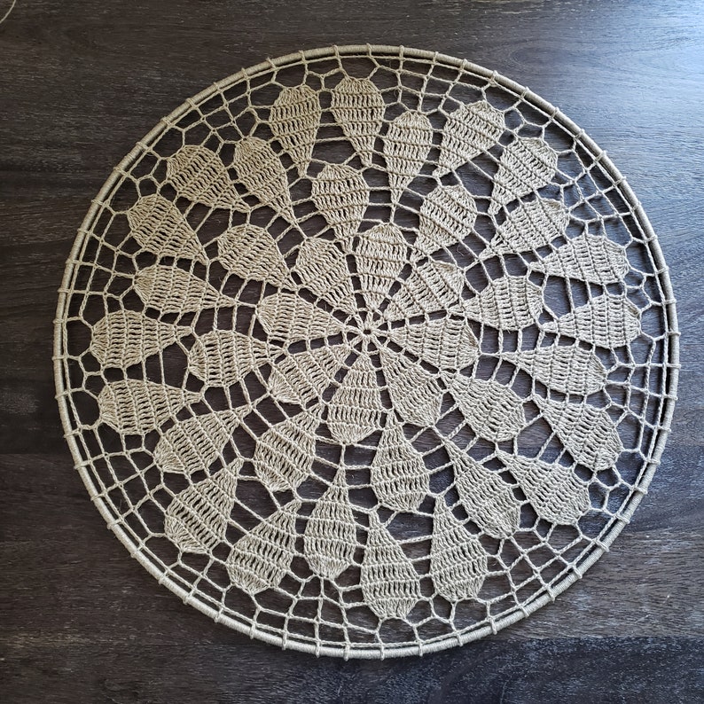 crochet mandala pattern by Lara #crochet
