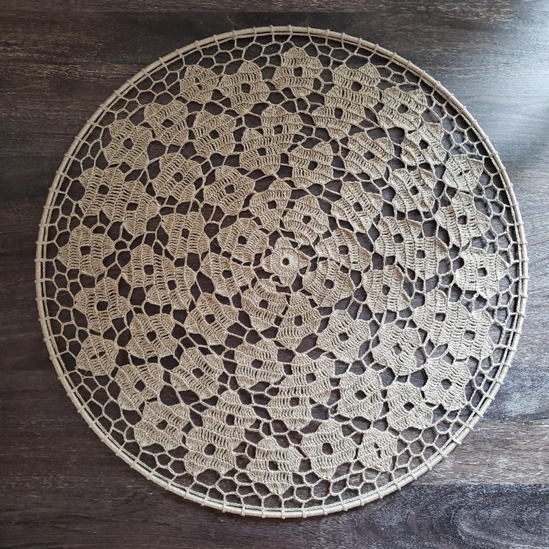 crochet mandala pattern by Lara #crochet