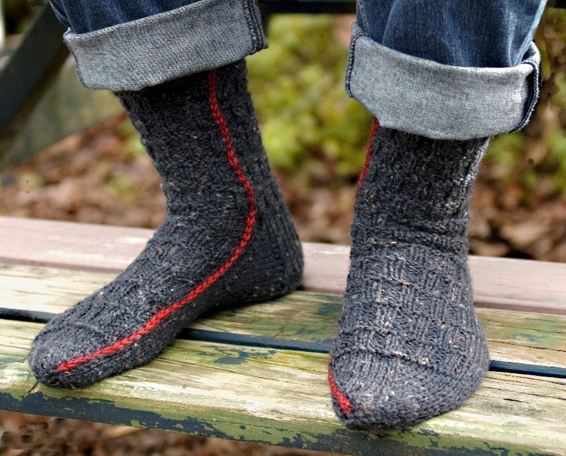 Easy Pattern To Knit A Pair Of Rugged Mens’ Socks – Comes In 4 Sizes!