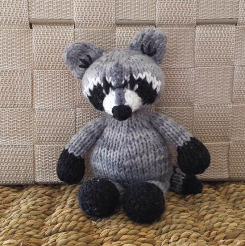 knitting pattern designed by Holly of Clara's Critter Crew #knitting
