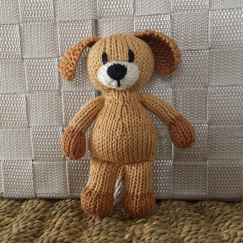 knitting pattern designed by Holly of Clara's Critter Crew #knitting