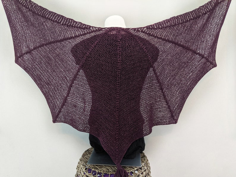 Knit & Crochet Bat Cape Patterns – Dramatic Wings With Simple Stitches – Perfect for Cosplay or Cozy Nights