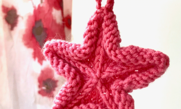 Easy Love Star Knitting Pattern for a Fast Christmas Ornament
