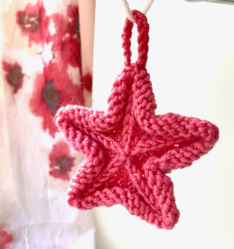 Easy Love Star Knitting Pattern for a Fast Christmas Ornament