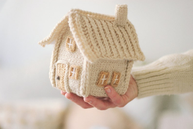 Mini Knitted Cottage House Pattern – The Coziest Little Knit