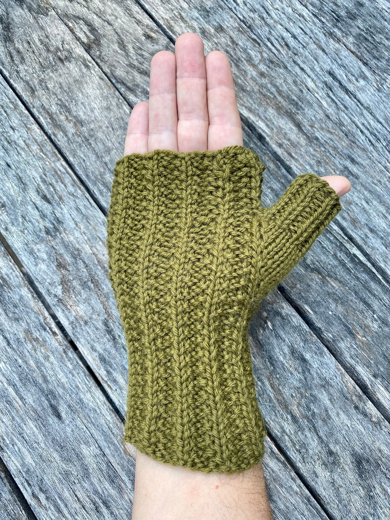 knitting patterns designed and offered by Lisa Uotinen of Tinker Creek Handknits #knitting
