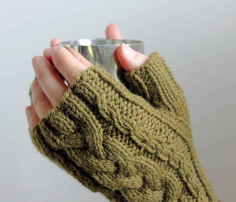 knitting patterns designed and offered by Lisa Uotinen of Tinker Creek Handknits #knitting