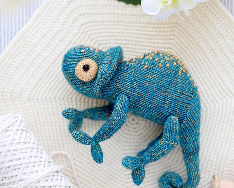 This Knit Chameleon Pattern Is the Boss-Level Project You’ve Been Looking For